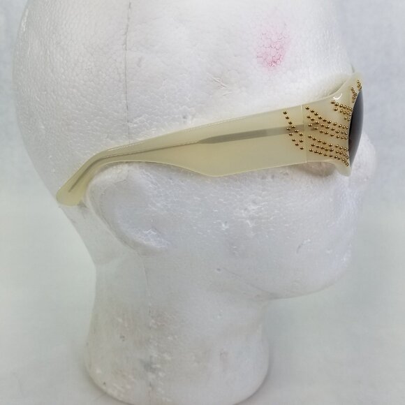 Betsey Johnson Sunglasses Pearlized White Plastic Cat Eye Gold Studs Size Small - Picture 3 of 14